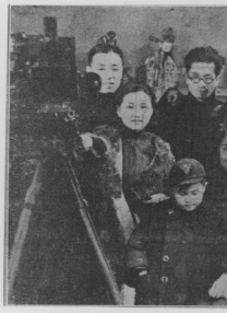 健身房娇妻赤身裸体瑜伽教练