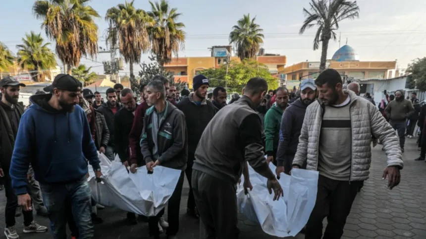 آٹے کے حصول کےلیے قطار میں لگے فلسطینیوں پر صہیونی بمباری ،50 شہید 1 Flour que