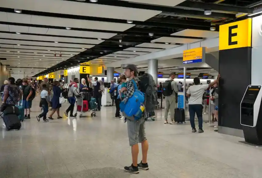 برطانیہ نے امریکا سفر کرنے والے شہریوں کے لیے وارننگ جاری کر دی 1 warning 1